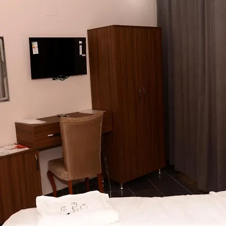 New Sirius Hotel *